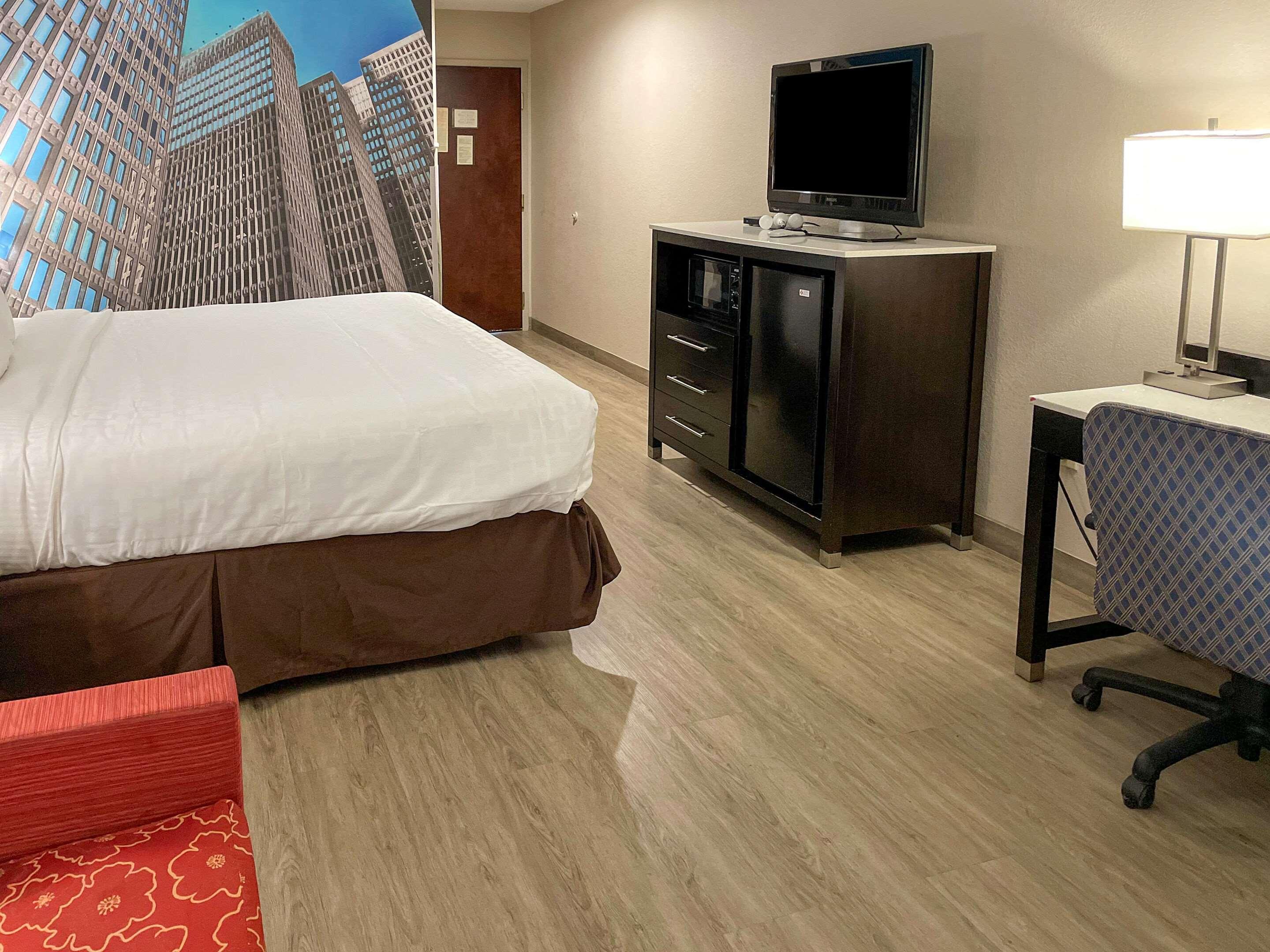 Clarion Pointe Atlanta Airport College Park Hotel Exterior photo