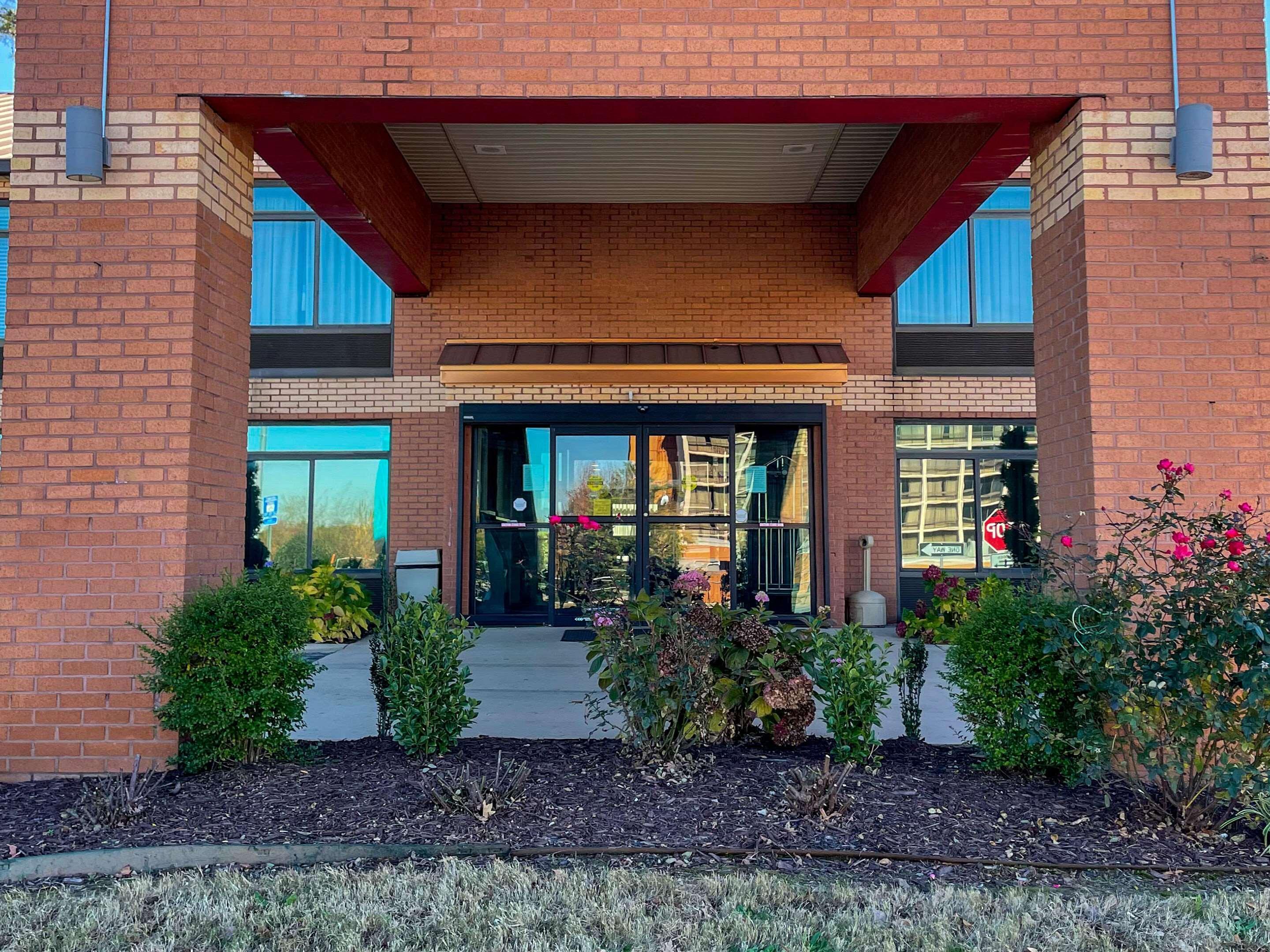 Clarion Pointe Atlanta Airport College Park Hotel Exterior photo